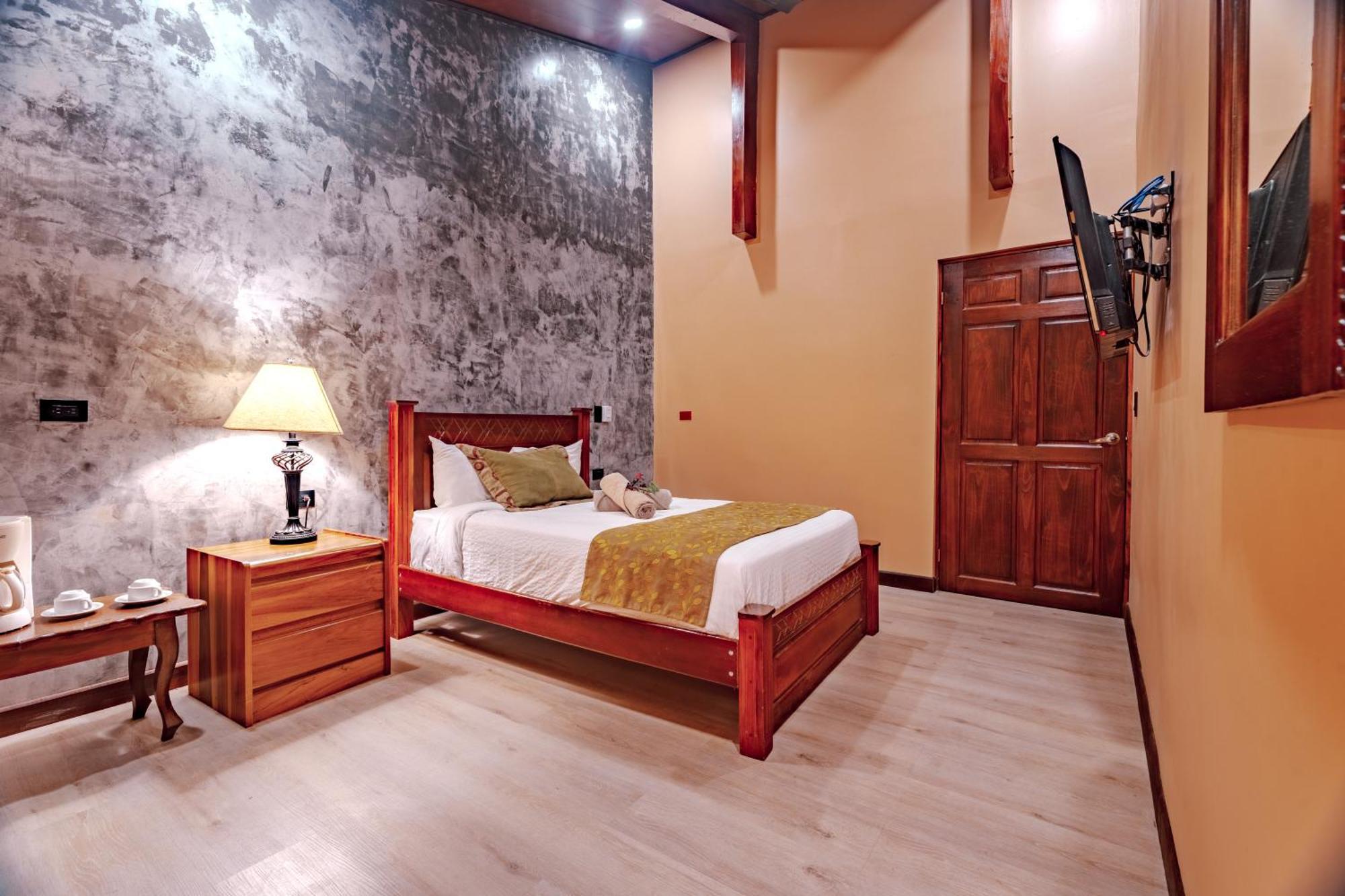 Standard Queen Room